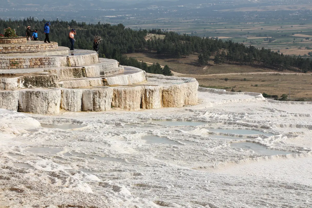 The edge of the terraces above the valley