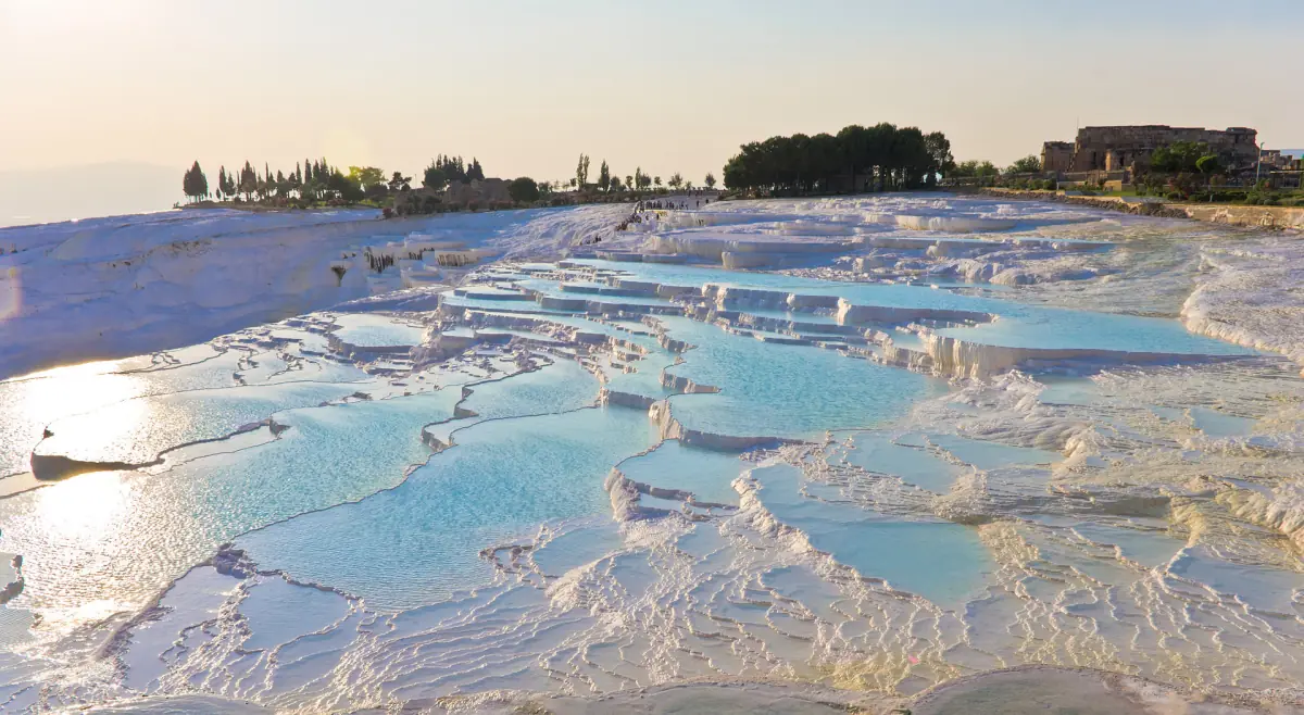 Les bassins de travertin de Pamukkale