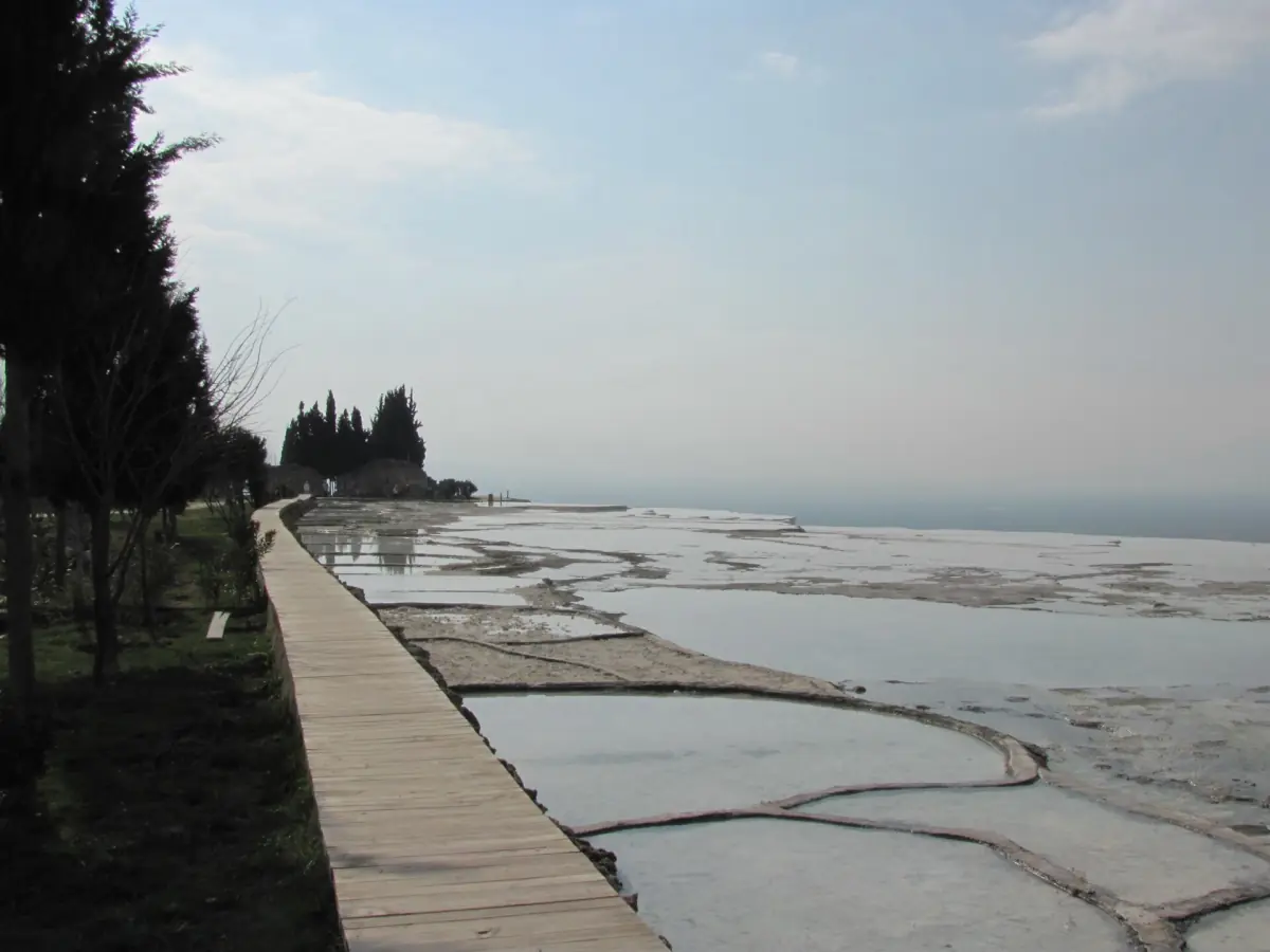 The walkway beside the travertines